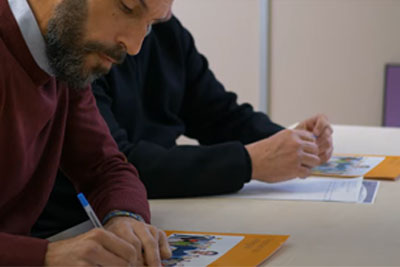 Alumno en clase teórica